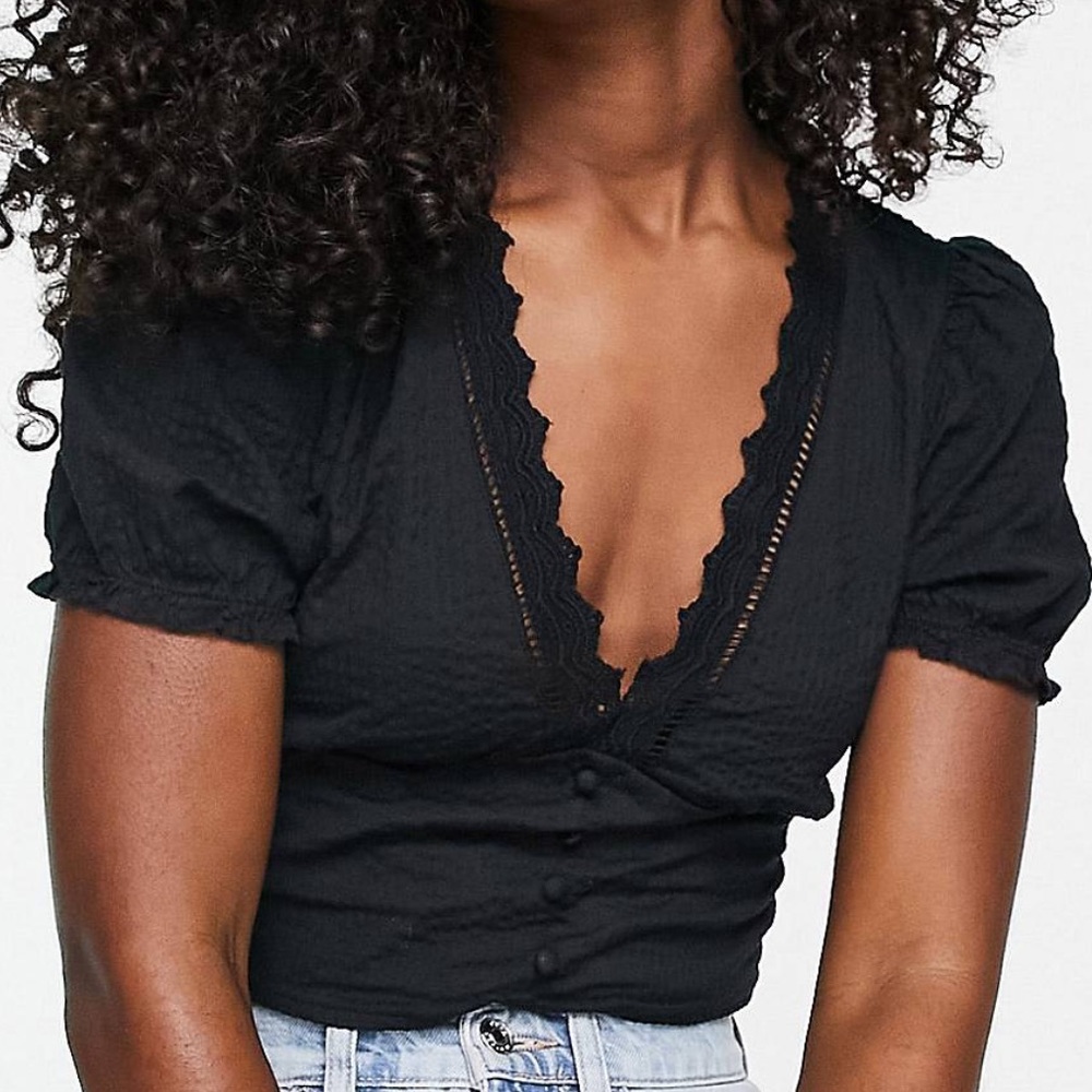 Black fitted top